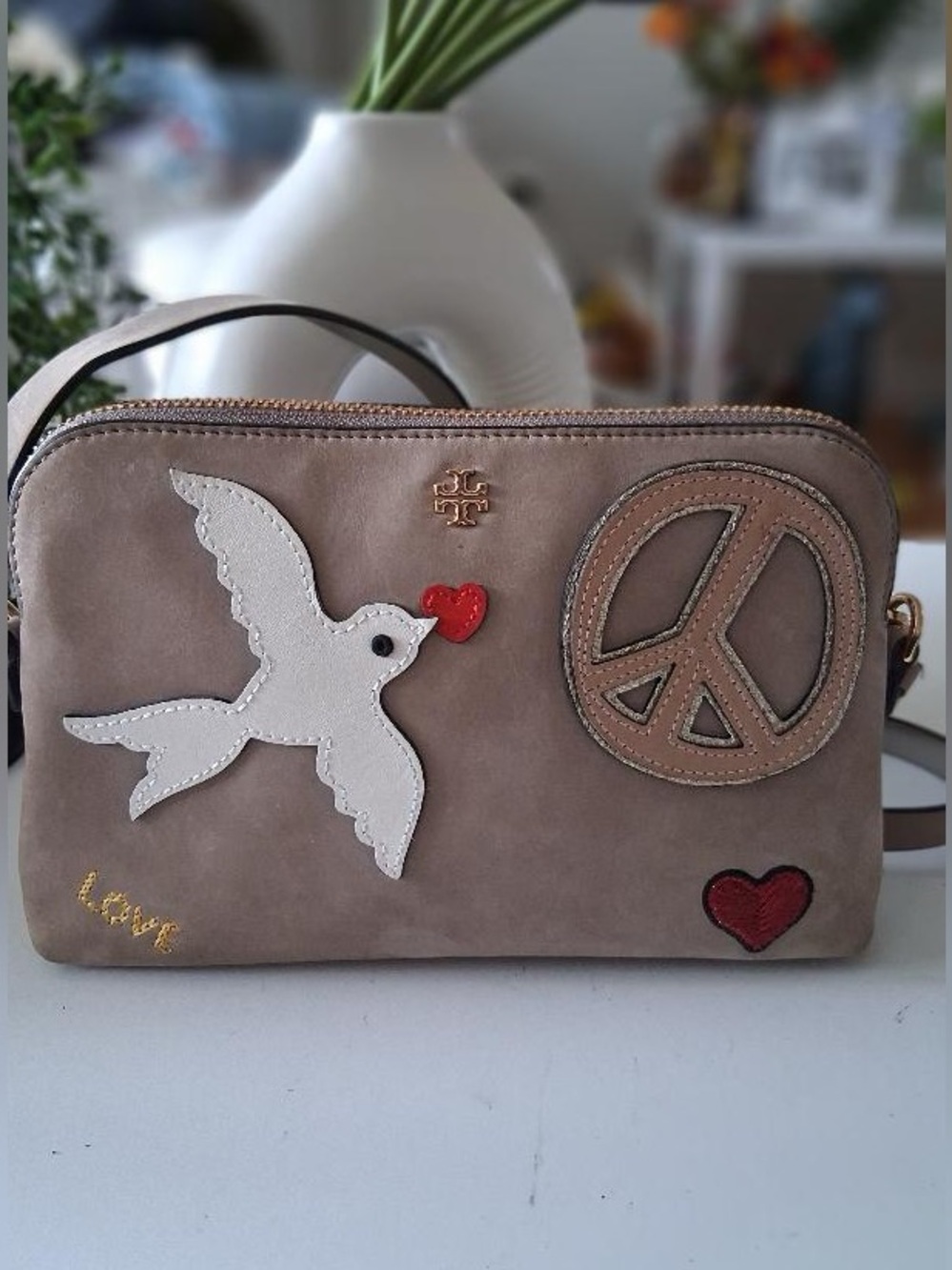 TORY BURCH PEACE LOVE CROSSBODY BAG EXC CONDITION